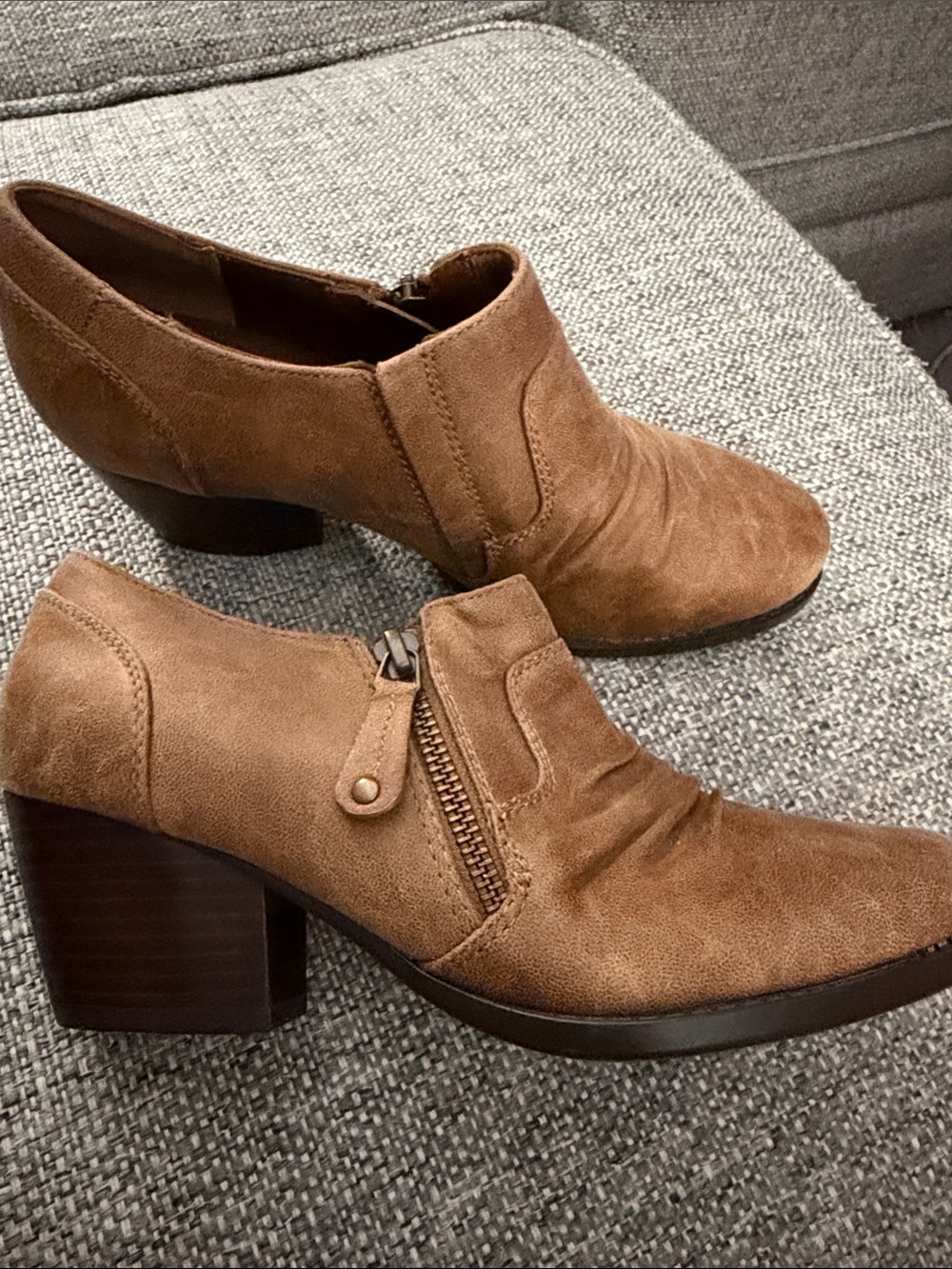 NEW Women's Rylie Bare Traps distressed faux leather Bootie Brown Size 7